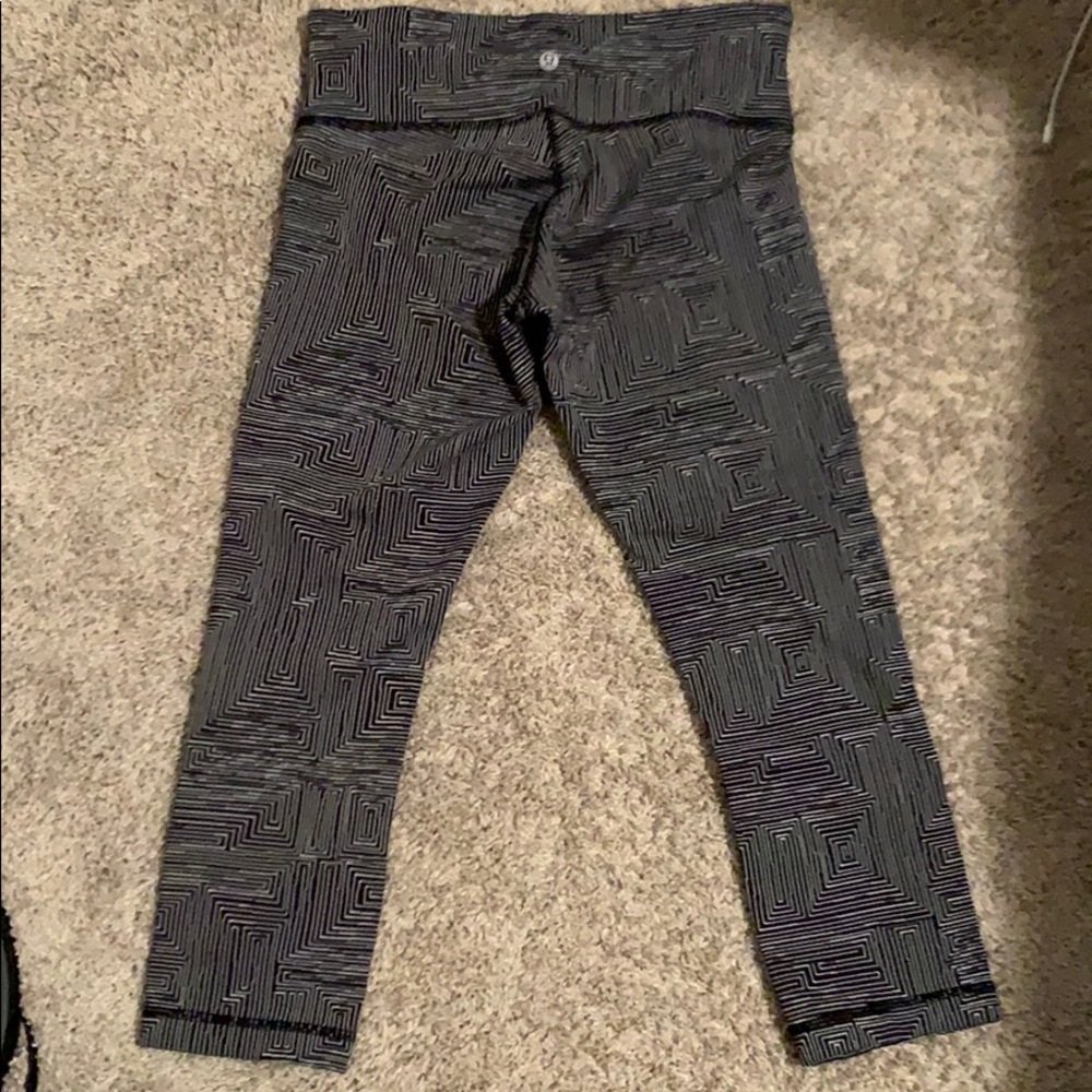 Rare lulu crop leggings